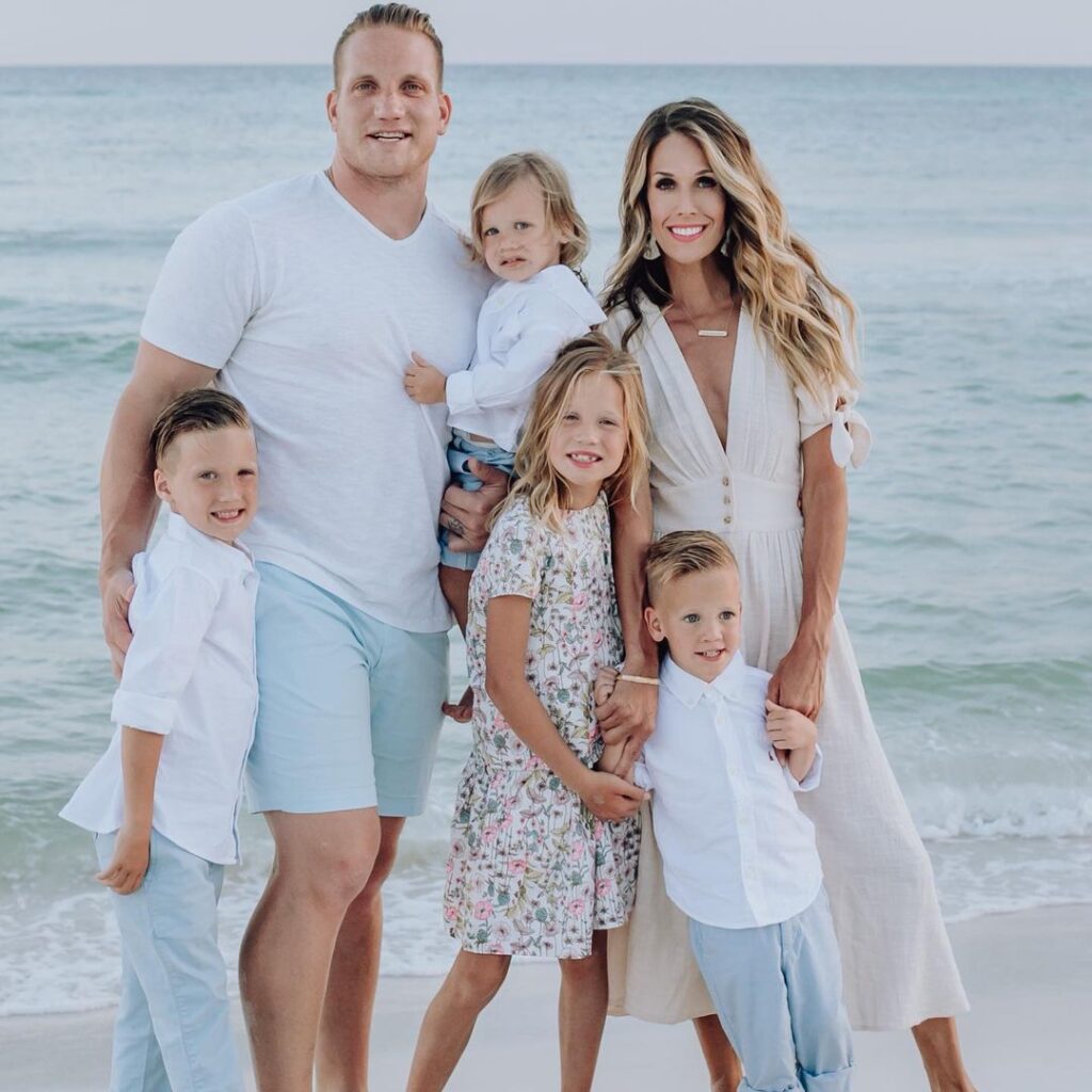 Laura Quinn Hawk : A. J. Hawk's Wife's bio ,Age, Children, Net Worth ...